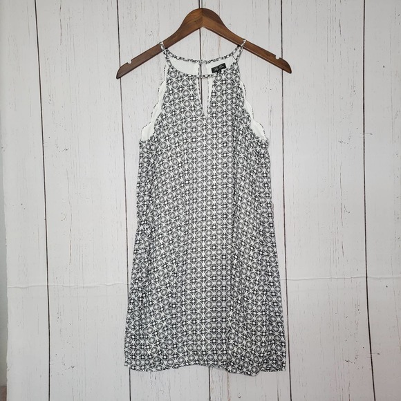 Lily Rose Dresses & Skirts - Lily Rose White with Black Minidress size XS